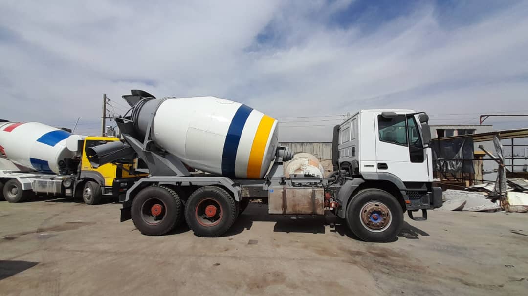 خودرو حمل بتن (Concrete Mixer Truck)
